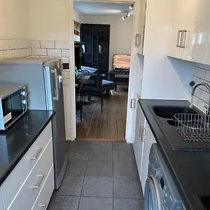Beautiful Right Off Of Broadway Market Apartment